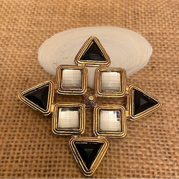 Unbranded Jewelry - Ornate Maltese Cross in Black & Silver Rhinestones Brooch.